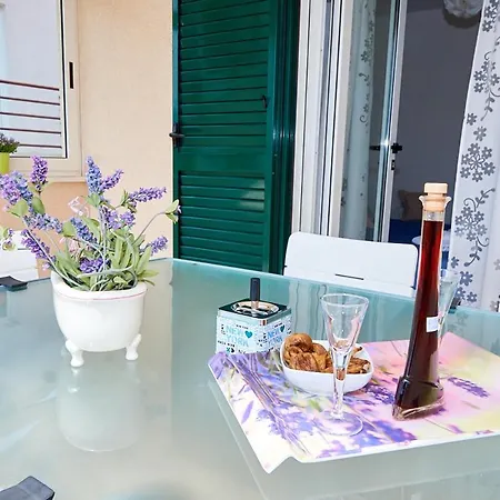 Marta I Franka Lägenhet *