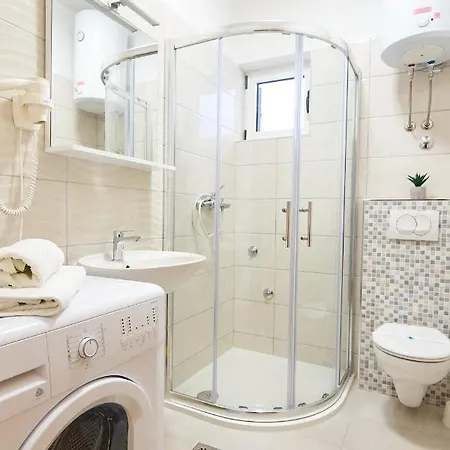 Marta I Franka Lägenhet *