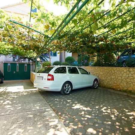 Marta I Franka Lägenhet